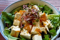 Värske salat pehme tofuga